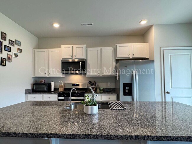 Building Photo - 816 Delta Ct