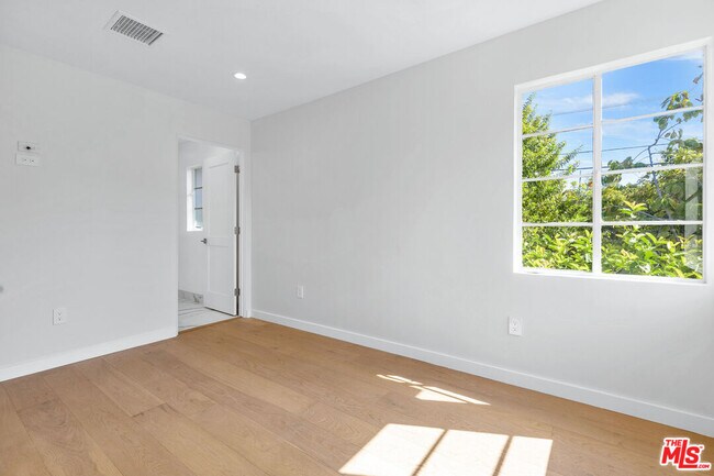 Building Photo - 3444 S Bentley Ave