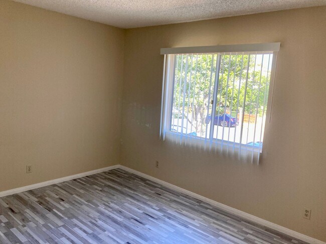 Building Photo - 1 Bed, 1 Bath North Park $500 Move-in Credit