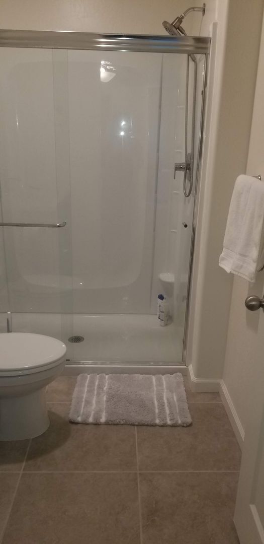 Building Photo - Beautiful Private In-Law Suite – Move-In R...
