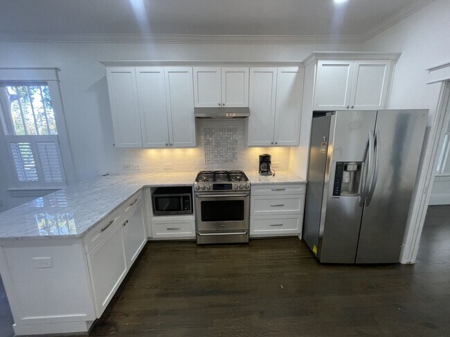 Building Photo - 4 Bd 3 Ba House