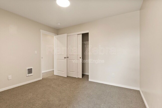 Building Photo - 1682 SW Salmon Ave