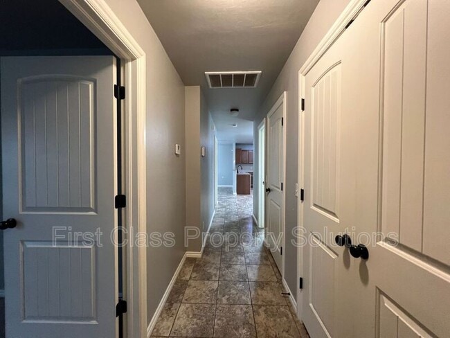Building Photo - 129 Ashley Dr