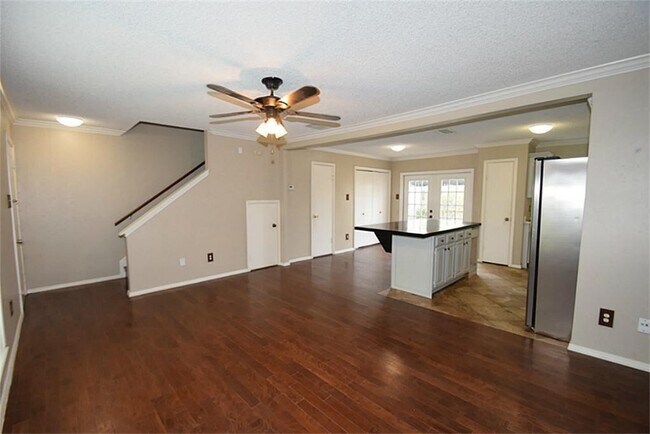 Building Photo - 9323 Westwood Village Dr