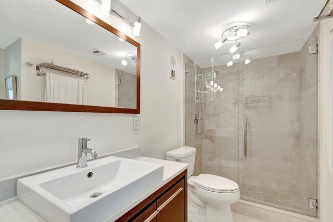 Building Photo - 5550 N Ocean Dr