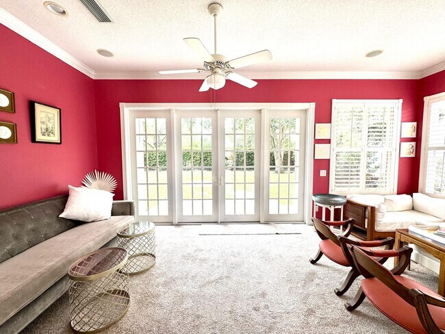 Building Photo - 2871 SW Brighton Way