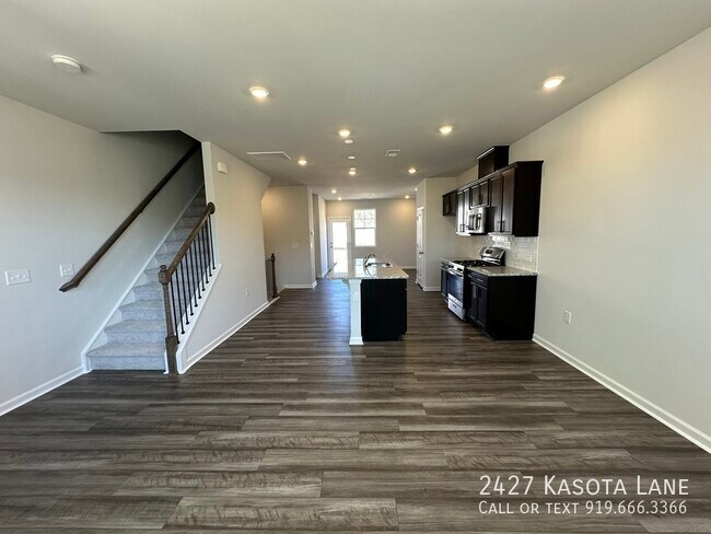 Building Photo - 2427 Kasota Ln