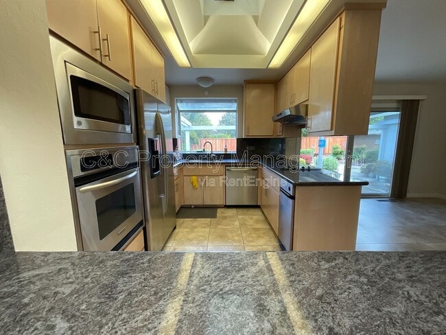 Building Photo - 1426 Ormsby Dr