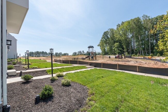 Building Photo - 12833 Red Clover Wy