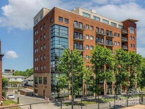 Building Photo - 715 N Church St