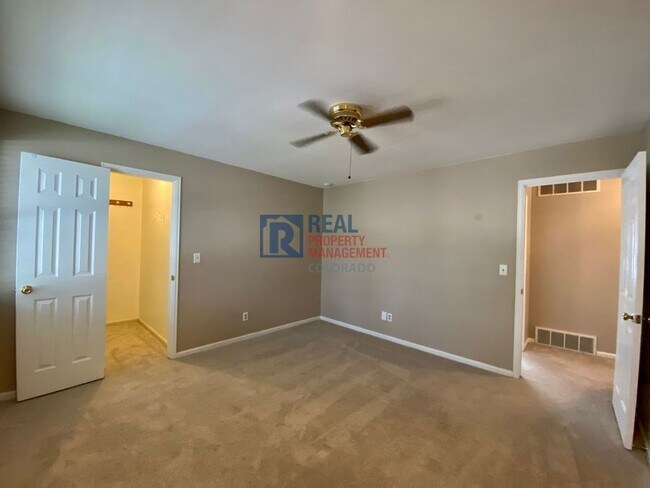 Building Photo - 5932 S Dayton Ct