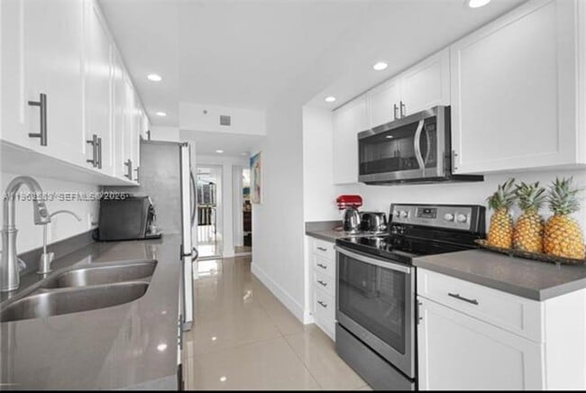 Building Photo - 1000 W Island Blvd