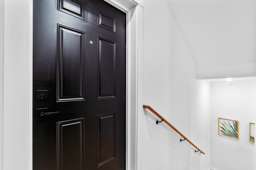 Building Photo - 208 Spencer Ave