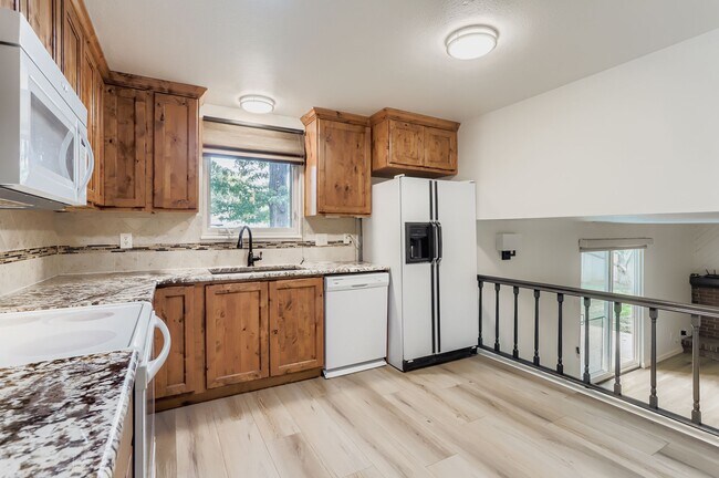 Building Photo - 577 Hilltop St