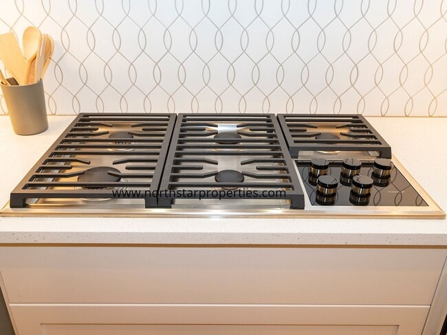 Building Photo - Tranquil Elevated Design in Tigard