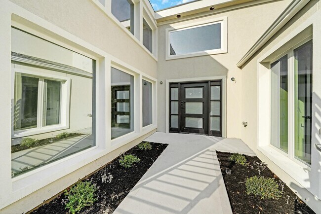 Building Photo - 10710 Shawnbrook Dr