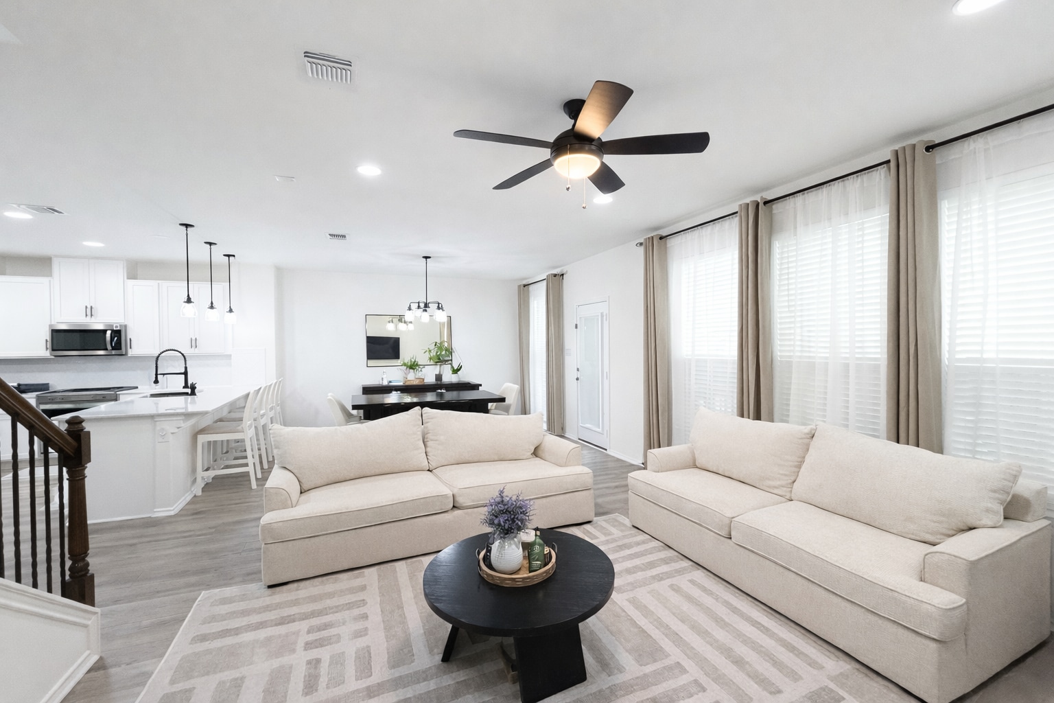 Grand living room setup very open concept - 708 Yellow Ribbon Trl