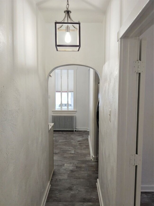 Building Photo - 453 Norton St