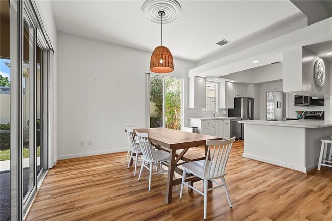 Building Photo - 7716 Uliva Way