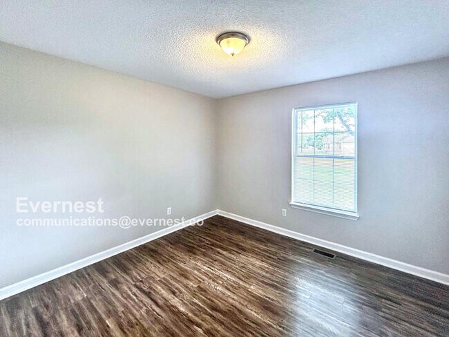 Building Photo - 7614 Greenway Dr
