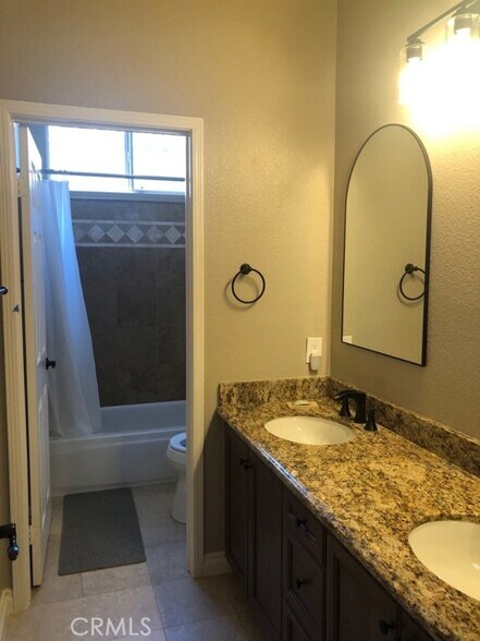 Building Photo - 27452 Avanti Dr