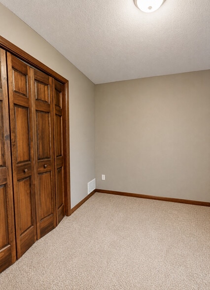 Building Photo - 6395 Prairie Cir S