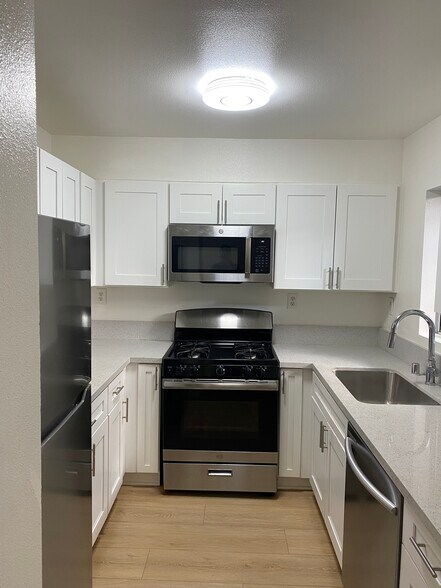 Building Photo - 7330 Eton Ave