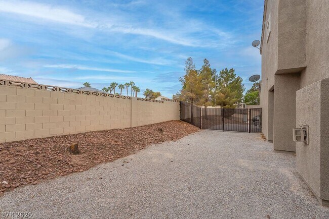 Building Photo - 3190 E Eldorado Ln
