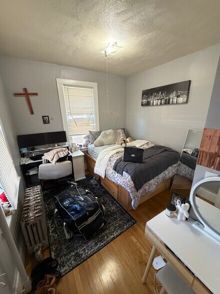 Building Photo - 123 Hillside St