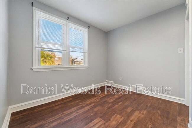 Building Photo - 926 Booth St