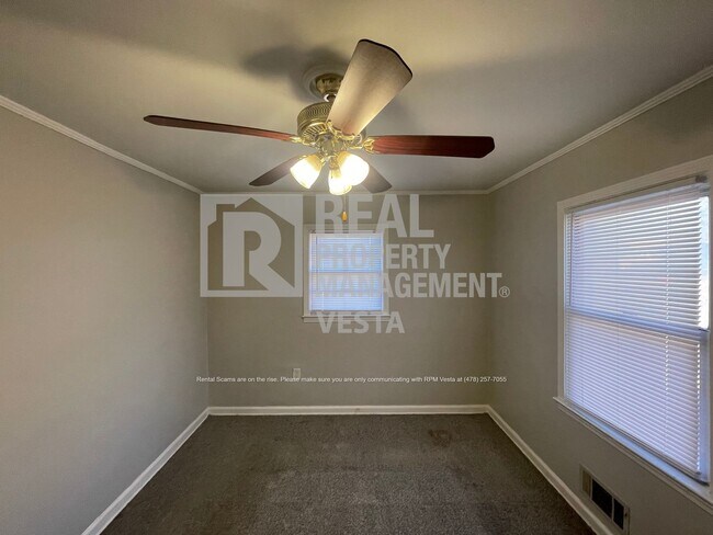 Building Photo - 2910 Reynolds Dr