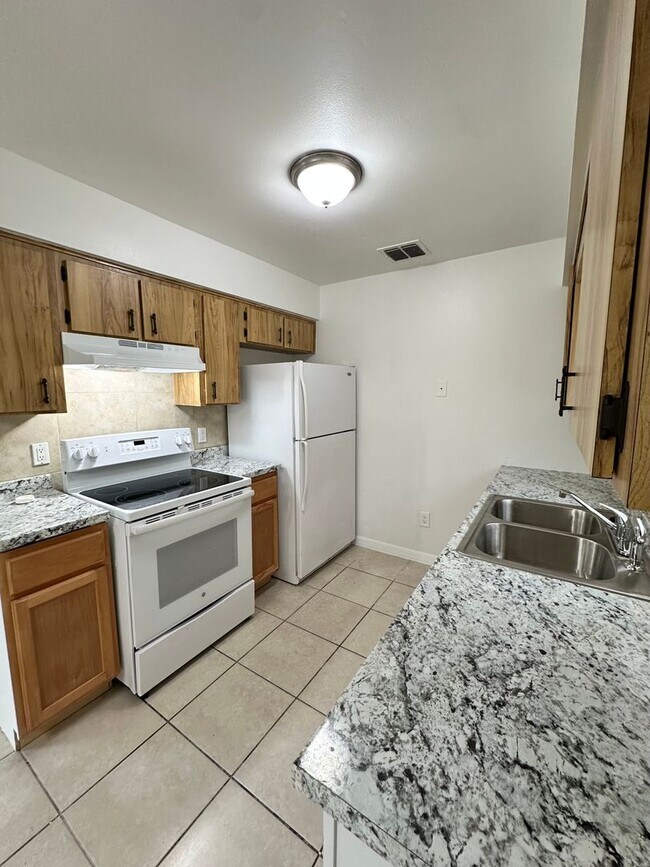 Building Photo - Charming 3 Bedroom Home in Apopka!