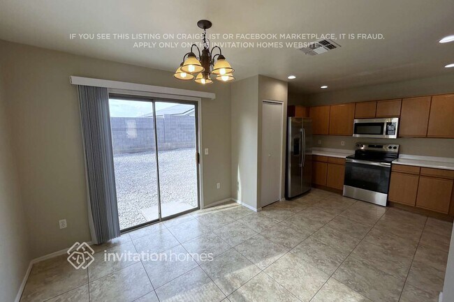 Building Photo - 12628 N Main St