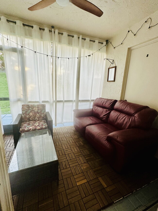 Building Photo - 7821 Sanibel Dr