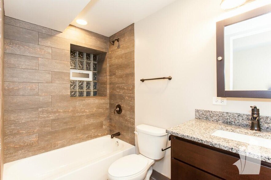 Building Photo - 5058 N Winchester Ave