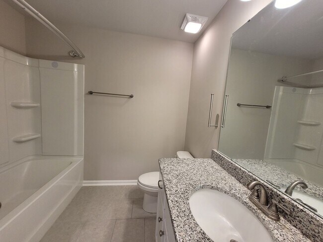 Building Photo - Spacious 4 Bedroom/ 3 Bathroom Home in Lovely Terrell - 2 Car Garage - Washer/Dryer and Lawn Main...