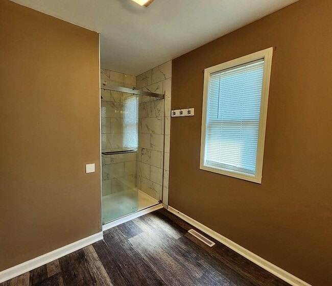 Building Photo - 4717 Willow Dr
