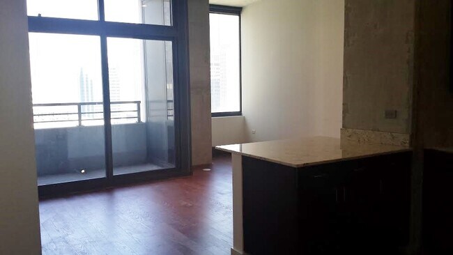 Building Photo - 235 W Van Buren St