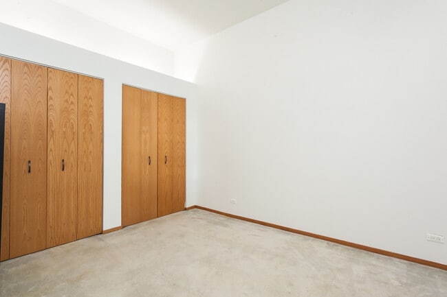 Building Photo - 910 S Michigan Ave