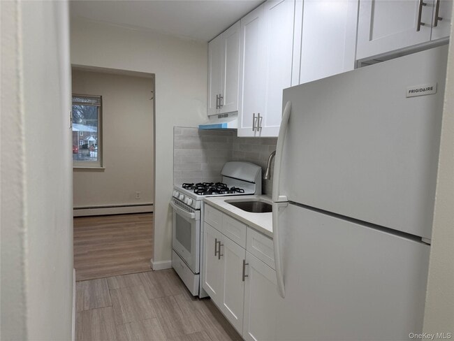 Building Photo - 2 Colonial Dr