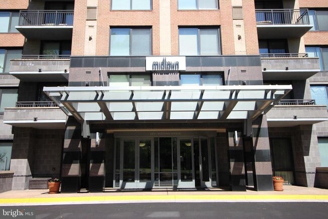 Building Photo - 2451 Midtown Ave