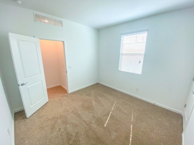 Building Photo - 6980 E Gamebird Way