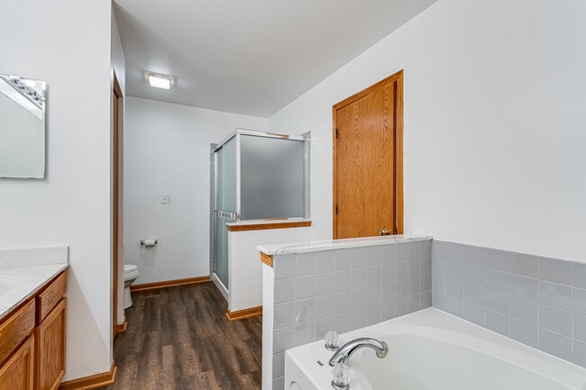 Building Photo - 1544 Suncrest Ln