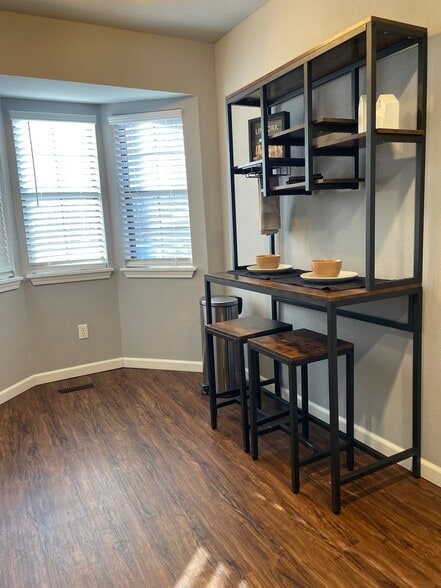 Kitchen Dinette - 2300 Oakwood Ave