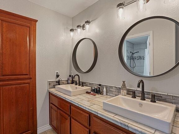 Building Photo - 1601 Barkley Ln