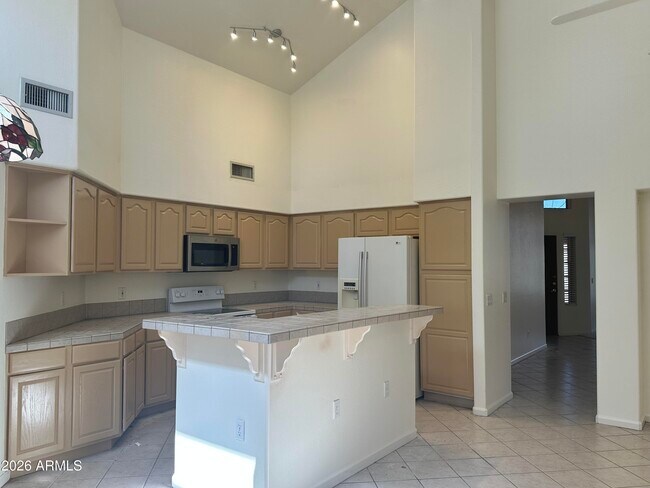 Building Photo - 1667 S Sycamore Pl