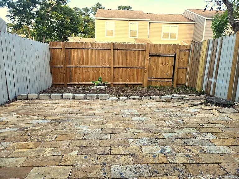 Building Photo - 4526 Brook Hollow Cir