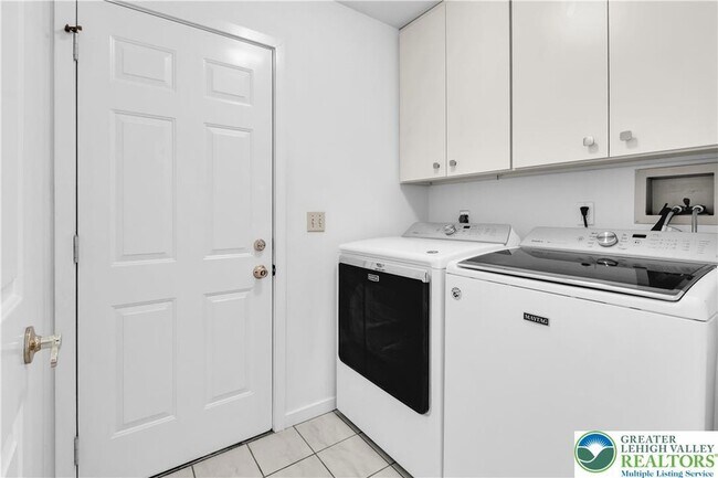 Building Photo - 5721 Crawford Dr