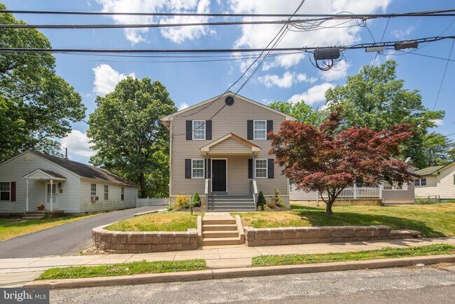 Building Photo - 412 S Charleston Ave