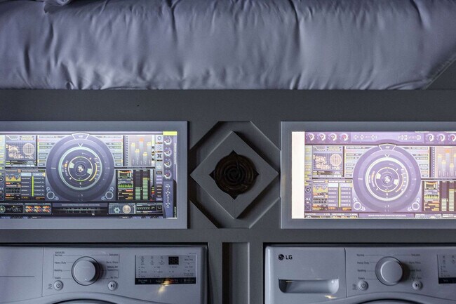 Building Photo - 245 Hermitage Ave